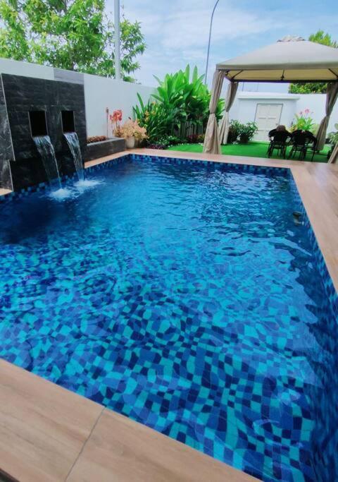 Spring Fields Homestay By Sizma Semenyih Exterior photo